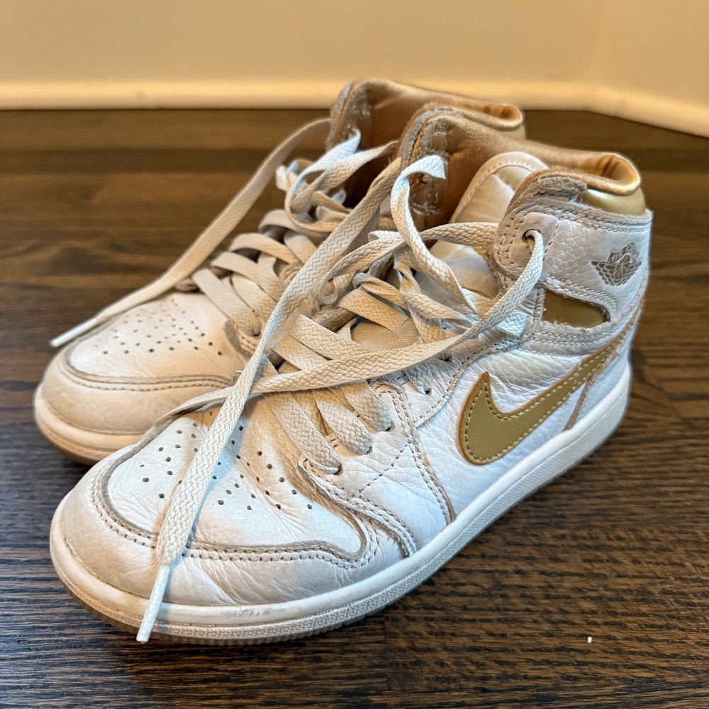 Kids 2Y Air Jordan, white and gold